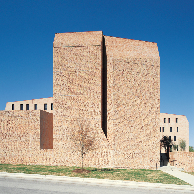 St Edward’s University New Residence and Dining Hall / Alejandro Aravena