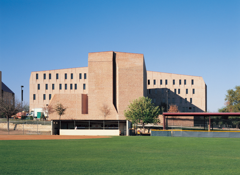 St Edward’s University New Residence and Dining Hall / Alejandro Aravena