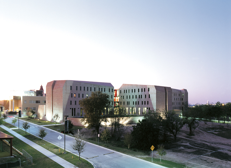 St Edward’s University New Residence and Dining Hall / Alejandro Aravena