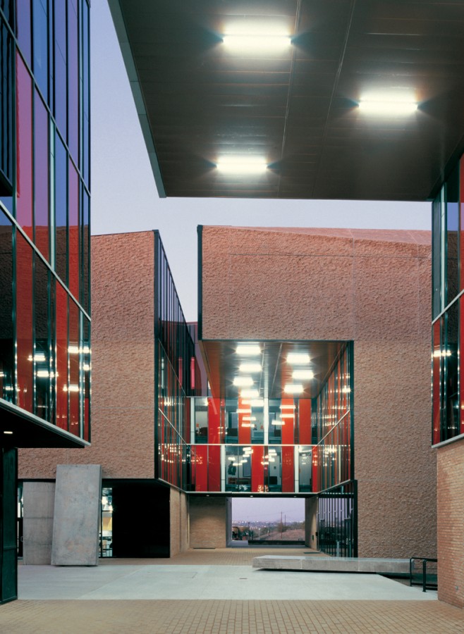 St Edwards Residences and Dining Hall © Cristobal Palma