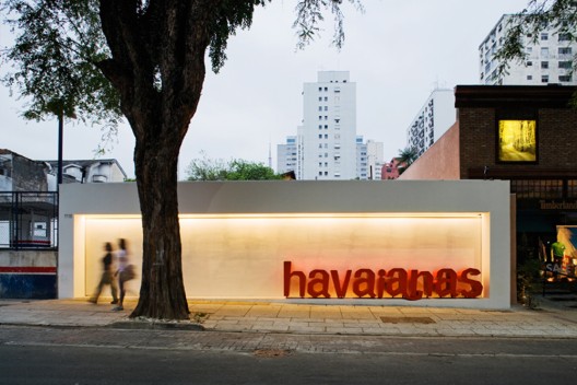 1251781878-havaianas-8197 © Nelson Kon
