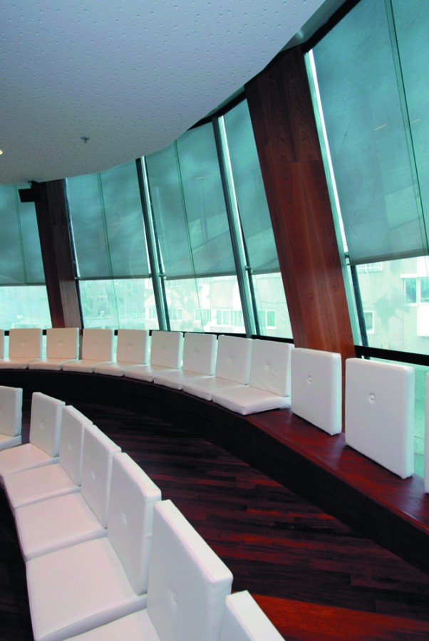 Roller Shades FR / Hunter Douglas Contract