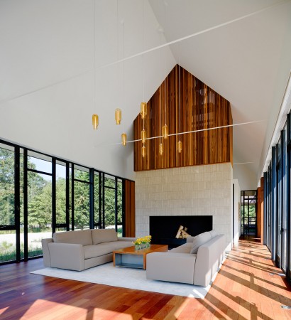 1251989518-living 1251989518-living