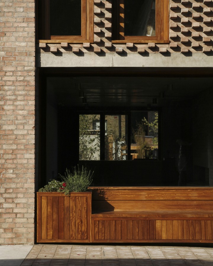 House 1 + House 2 / TAKA