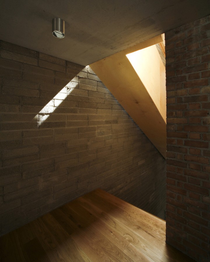 House 1 + House 2 / TAKA