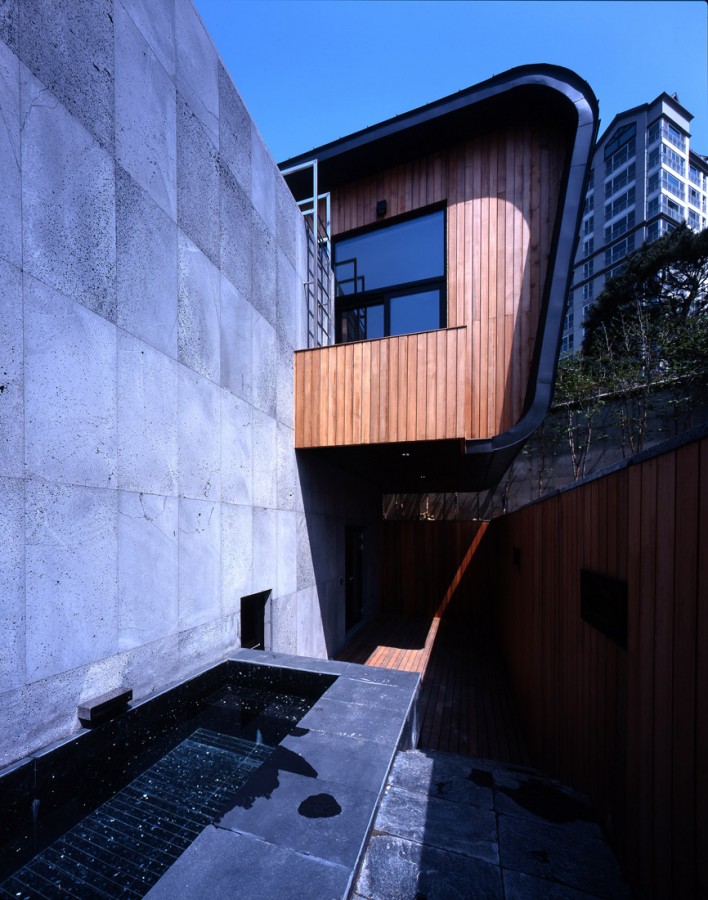 1252508344-outside-bathtub-and-sunken-garden 1252508344-outside-bathtub-and-sunken-garden