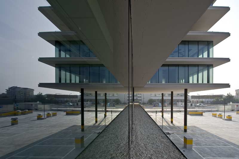 De Cecco Businness Center/ Massimiliano & Doriana Fuksas