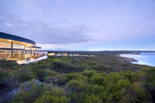 2009-05-9790-03-Southern Ocean Lodge-George Apostolidis