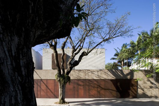 Isay Weinfeld - casa Marrom, SaÌo Paulo - BR © Leonardo Finotti