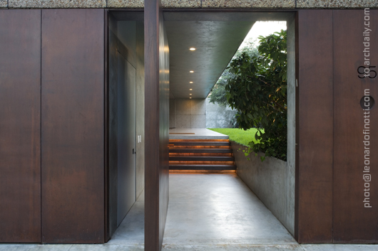 Isay Weinfeld - casa Marrom, SaÌo Paulo - BR © Leonardo Finotti