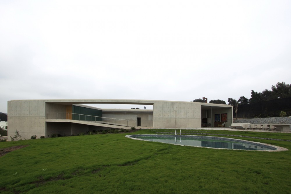 White O_Toyo Ito (10) White O_Toyo Ito (10)