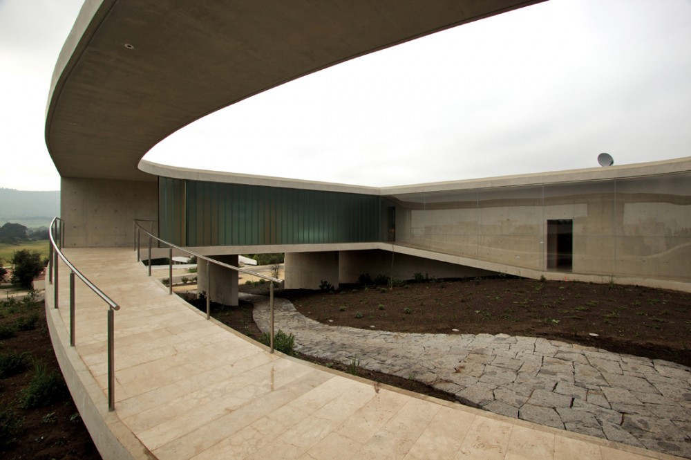 White O_Toyo Ito (20) White O_Toyo Ito (20)