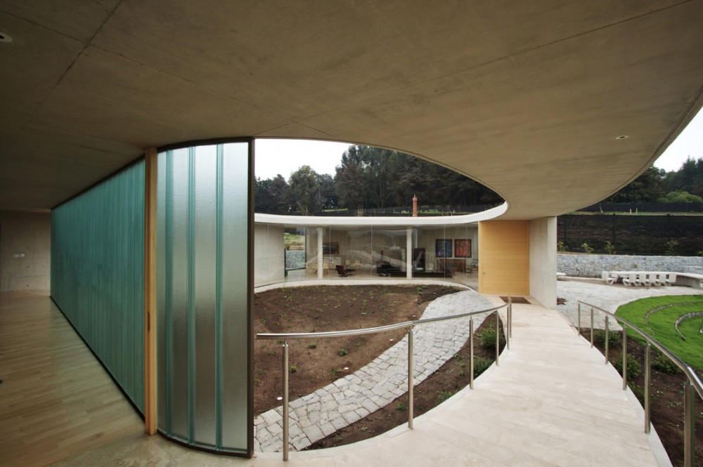 White O_Toyo Ito (22) White O_Toyo Ito (22)