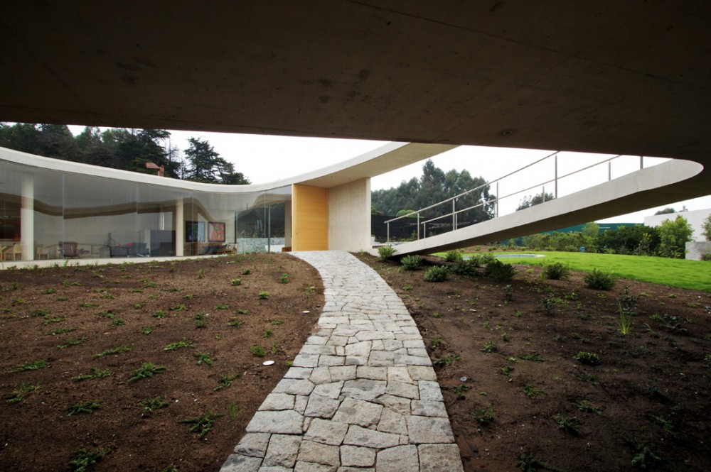 White O_Toyo Ito (23) White O_Toyo Ito (23)