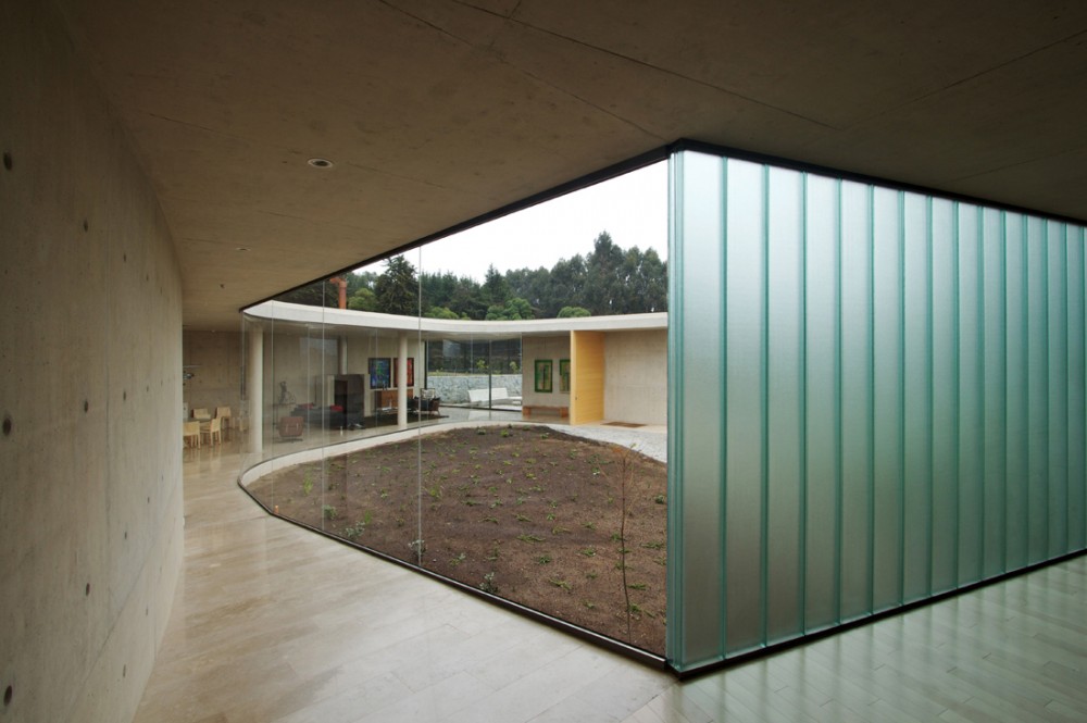 White O_Toyo Ito (33) White O_Toyo Ito (33)