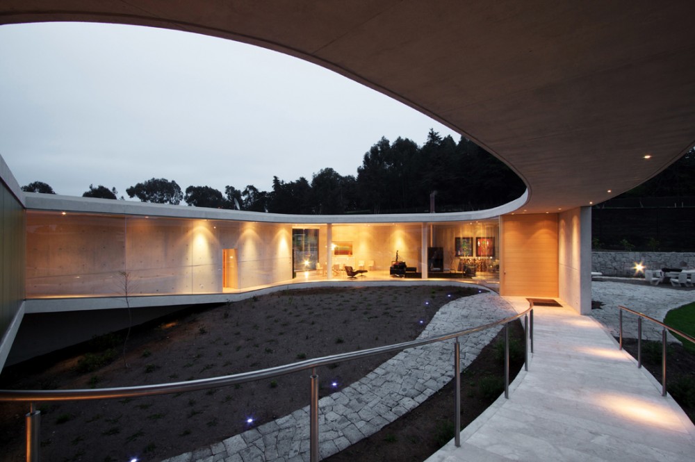 White O_Toyo Ito (68) White O_Toyo Ito (68)