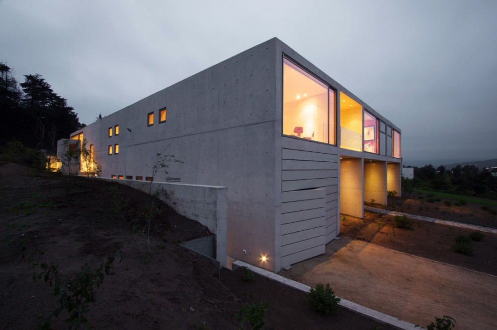 White O_Toyo Ito (74) White O_Toyo Ito (74)