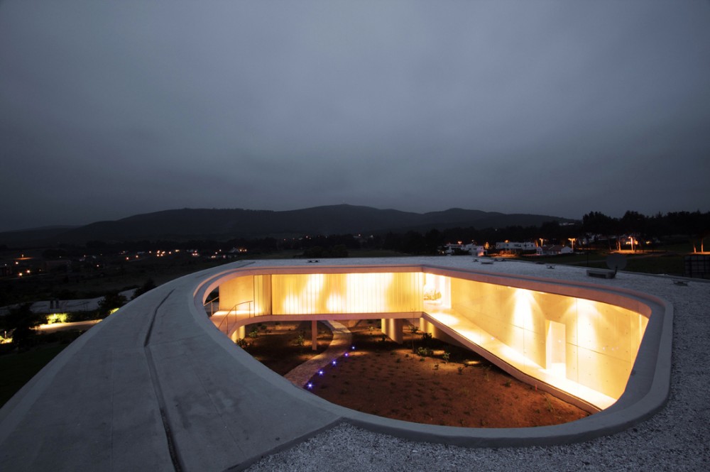 White O_Toyo Ito (77) White O_Toyo Ito (77)