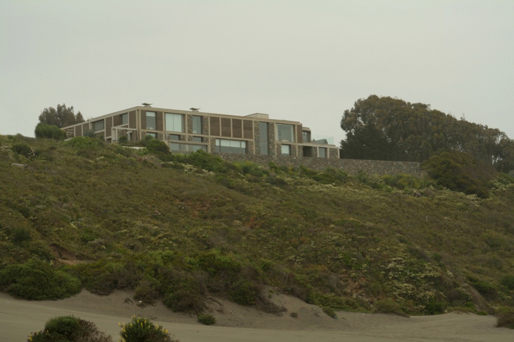 Windy House / Estudio Valdes