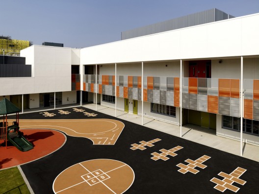 Ambassador K-5_East Courtyard_Tim Street-Porter_Mid Rez © Tim Street