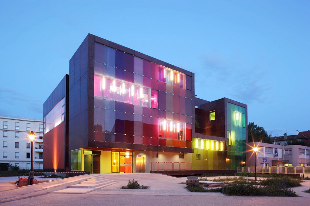 Sports and Leisure Center in Saint-Cloud / KOZ Architectes