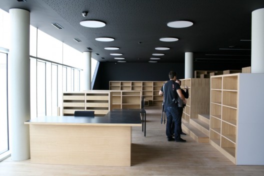 IMG_0083 Library at the Zamet Center / 3LHD