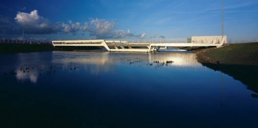 1106-005-Bruggen