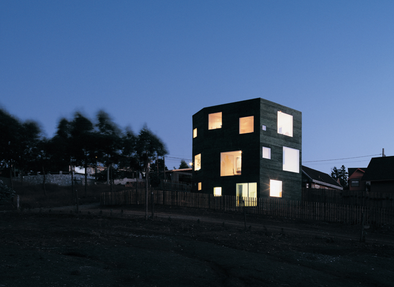 Fosc House / Pezo von Ellrichshausen Architects