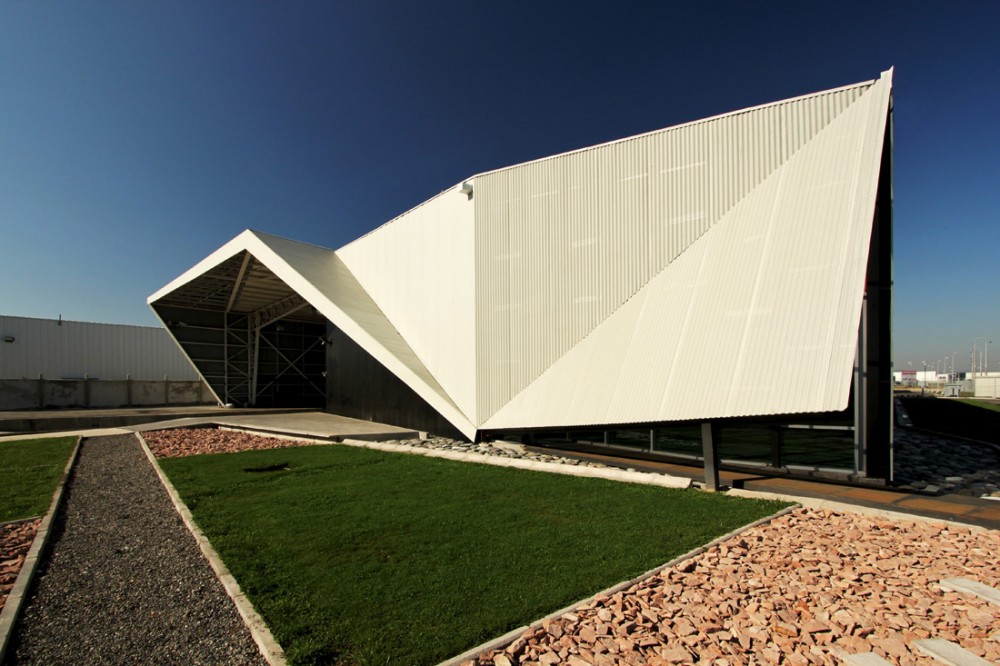 Huanacu Warehouse & Office / tFPS