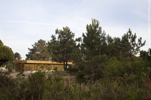 General view of the pavilion in its wild context © Leonardo Finotti General view of the pavilion in its wild context © Leonardo Finotti