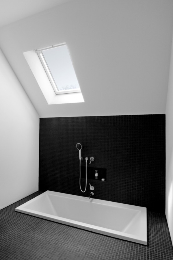 Bathroom 01 - Wenk_1200 © Nils Wenk