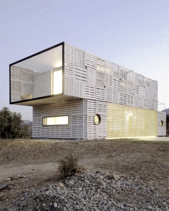 Manifesto House / James & Mau, for Infiniski
