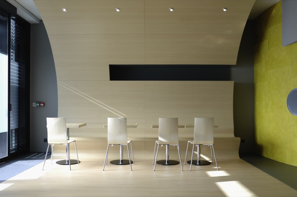 Google EMEA Engineering Hub / Camezind Evolution