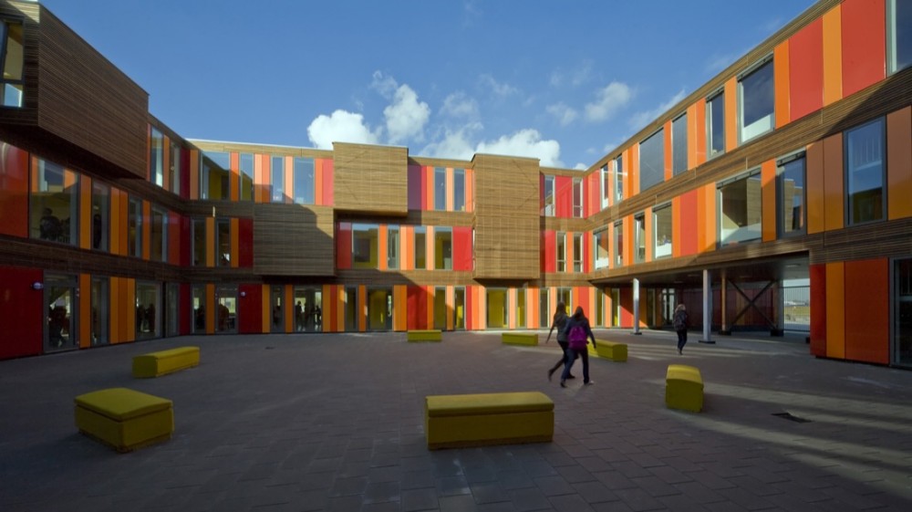 The 4th Gymnasium / HVDN