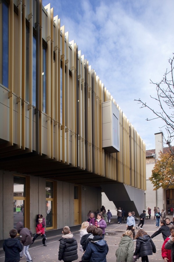 Twin extentions of 2 elementay schools in Courbevoie / BP Architectures