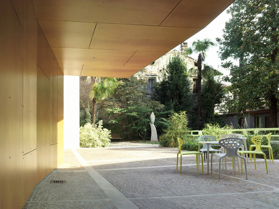 KBcenter and Qubik bar / Waltritsch a+u