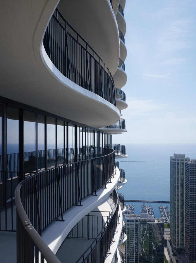 Aqua Tower / Studio Gang Architects