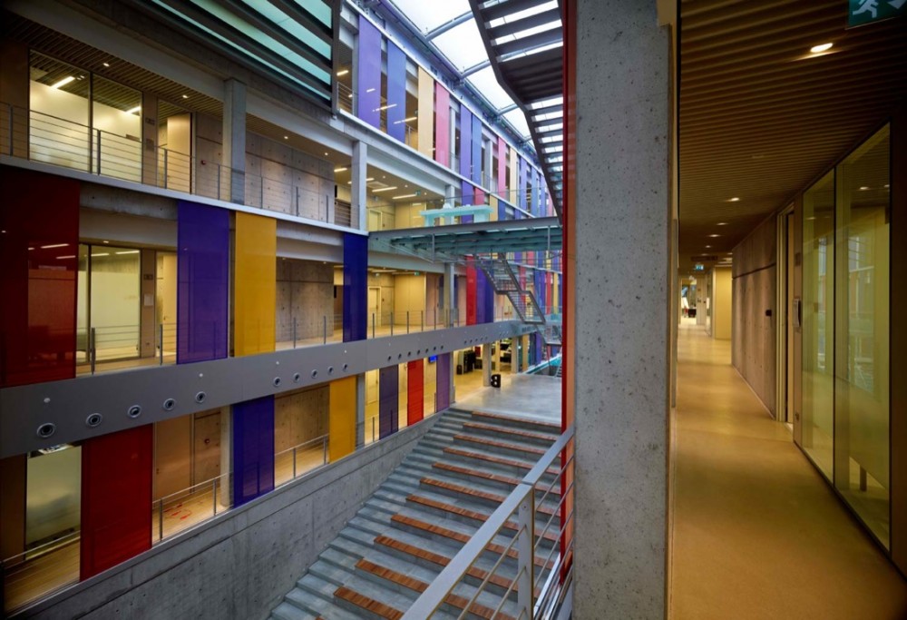 Yapi Kredi Bank Academy / TEGET