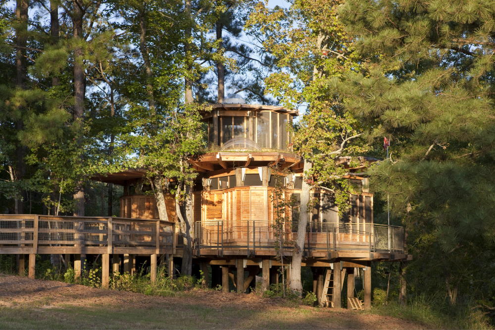 Camp Twin Lakes treehouse / Lord, Aeck & Sargent
