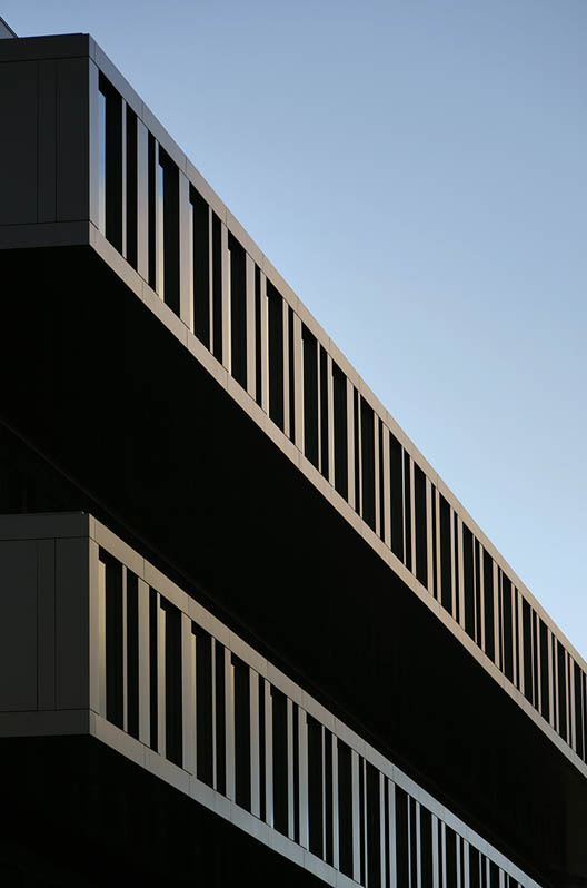 Axis Viana Hotel  / VHM