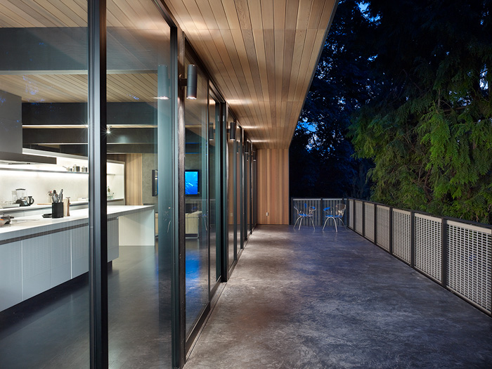 Mercer Island House © Benjamin Benschneider
