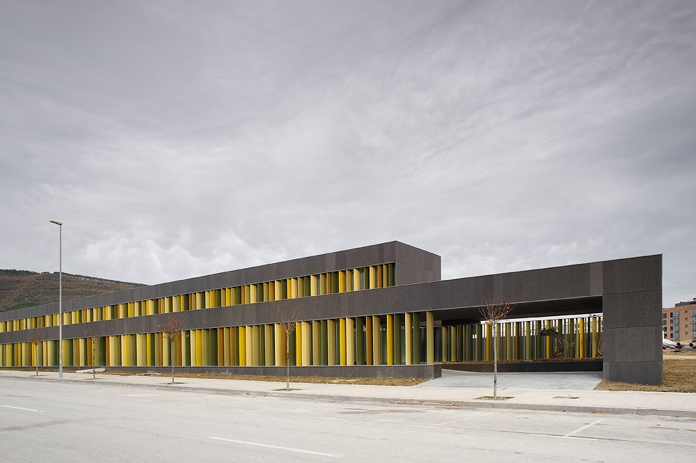 Nursery School in Pamplona / Larraz Arquitectos