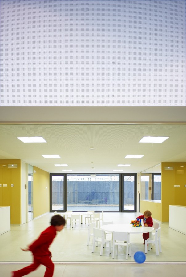 Nursery School in Pamplona / Larraz Arquitectos
