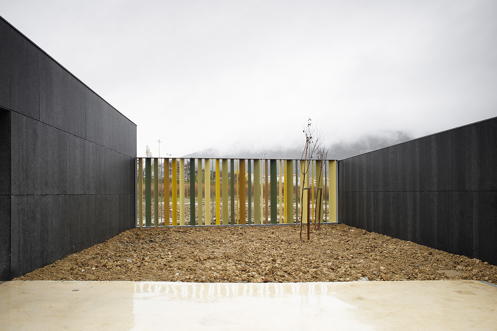 Nursery School in Pamplona / Larraz Arquitectos