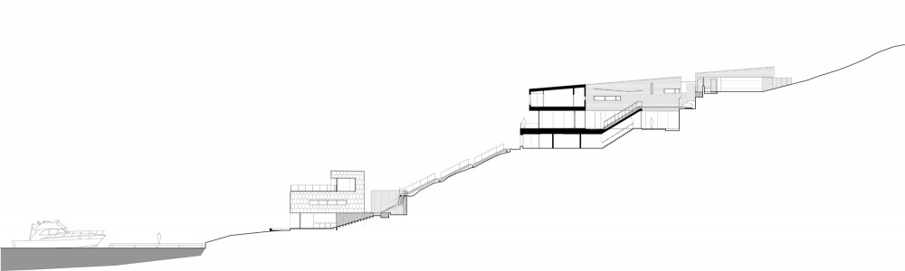 Courtyard House on a Steep Site / Hutchison & Maul Architecture
