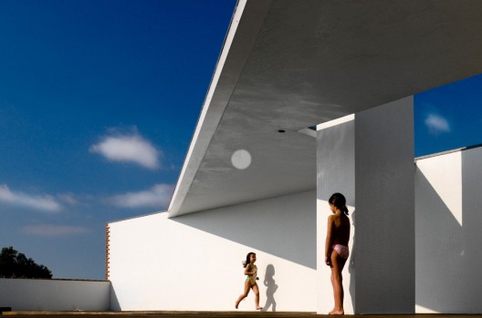 Picture 6 House in Estoril / Candido Chuva Gomes © Fernando Guerra