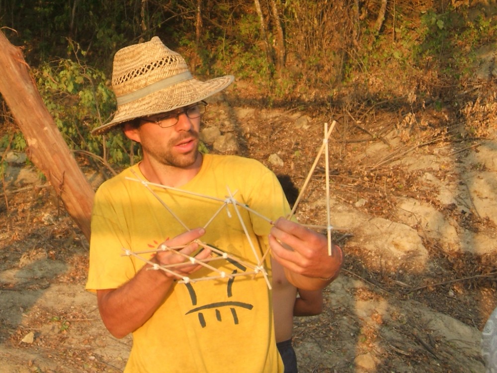 1262742674-007-modulos-triangulares construction process