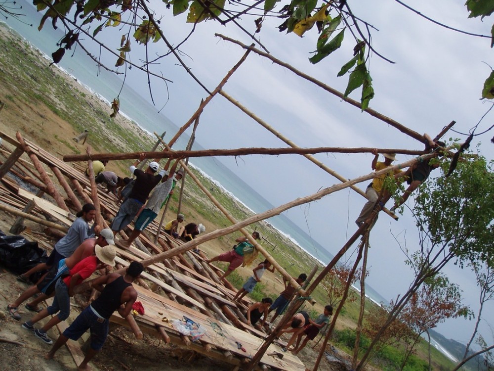 1262742785-009-levantamiento-del-primer-modulo-triangular construction process