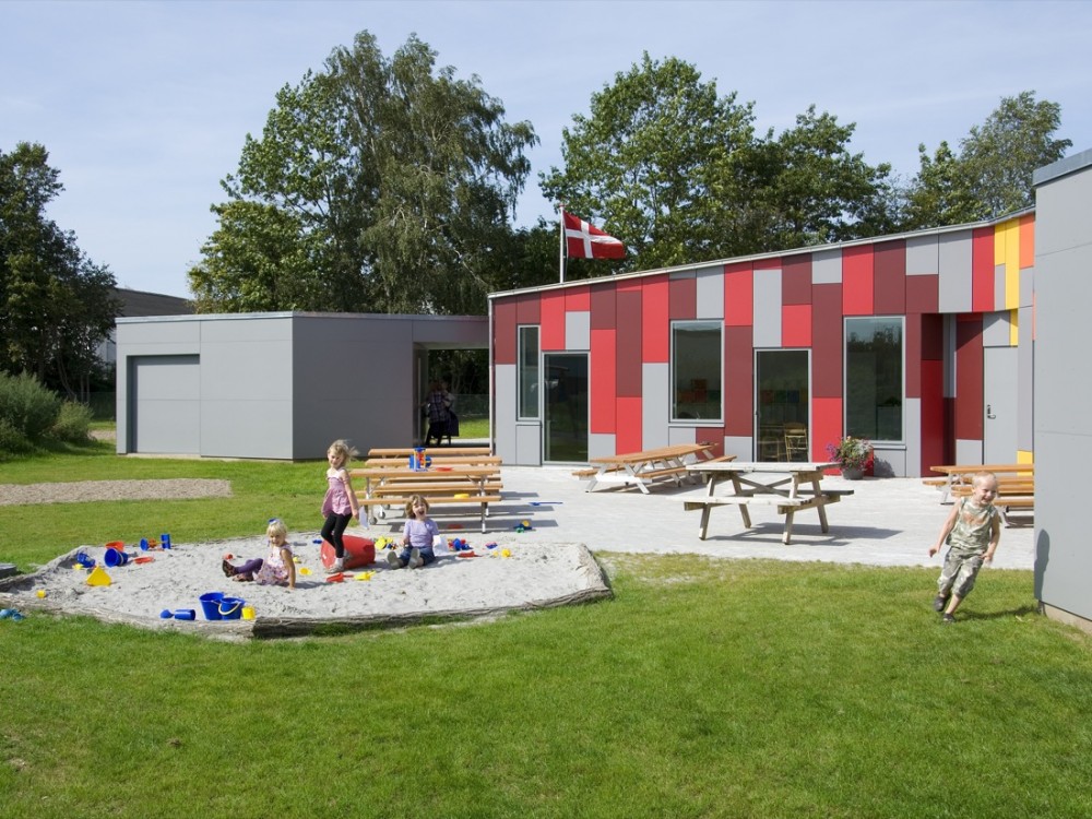 Lucinahaven Toulov Childcare / CEBRA