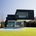 The Black House / Andres Remy Arquitectos